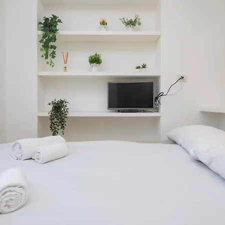 I-host Tiny - Marghera Lägenhet Milano